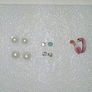 Lot of earrings